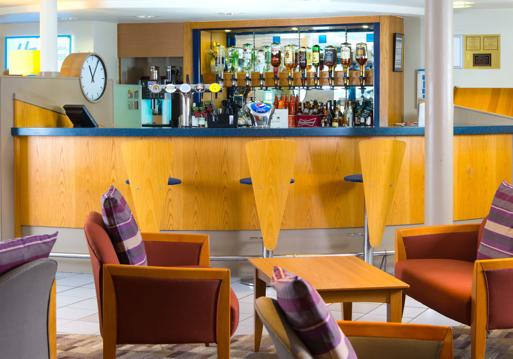 Holiday Inn Express Stafford By Ihg Exterior foto